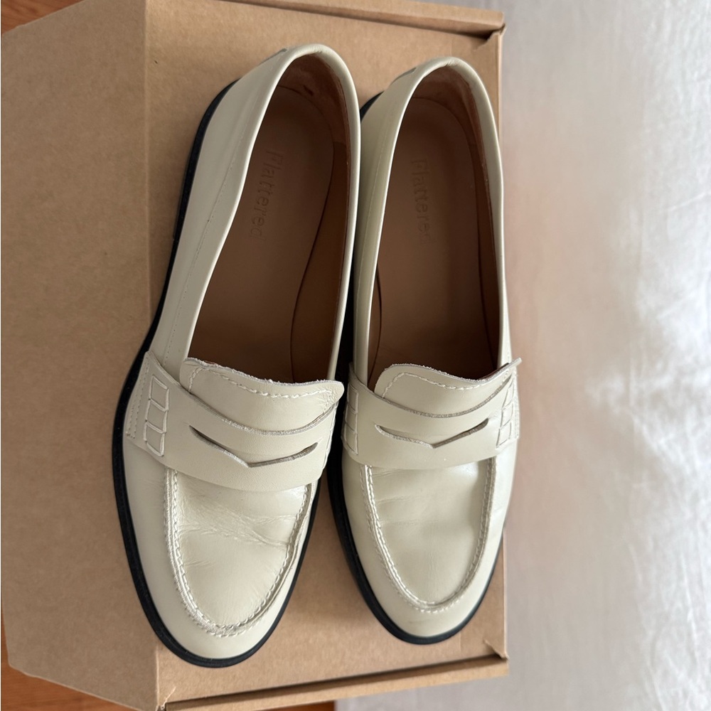 Flattered Sara Creme Leather Loafer - Picture 5 of 9